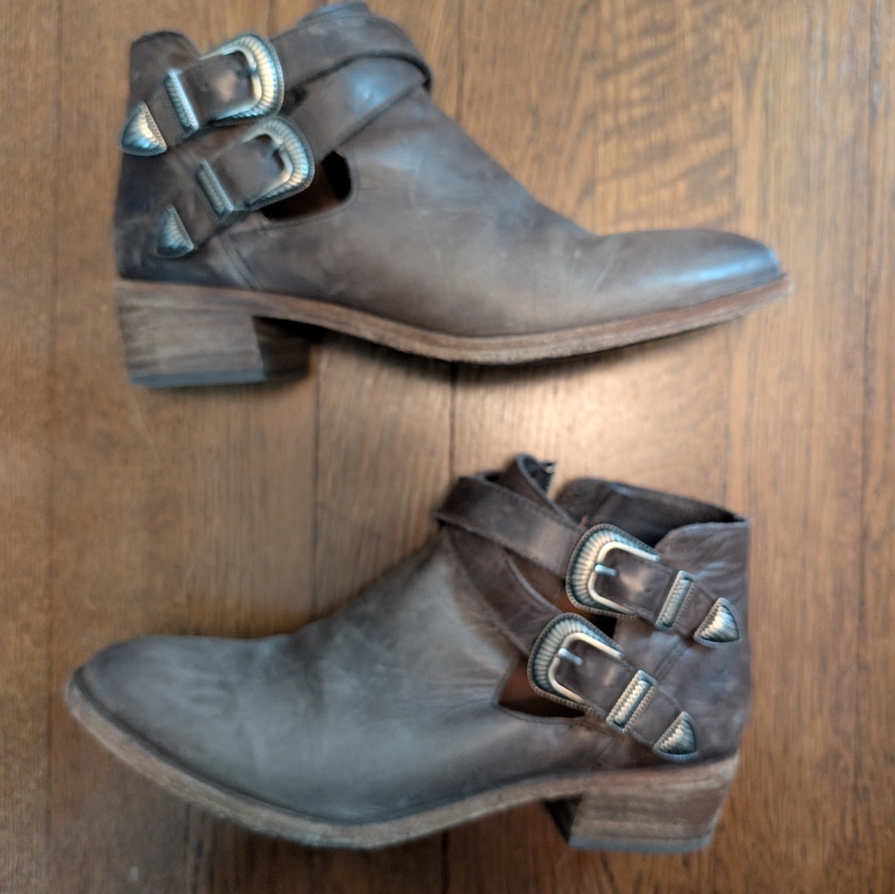 Frye Woman's Ray Booties